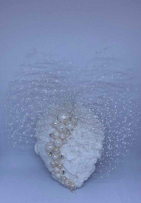 nowy biały toczek ślubny średni serce kryształki woalka rękodzieło