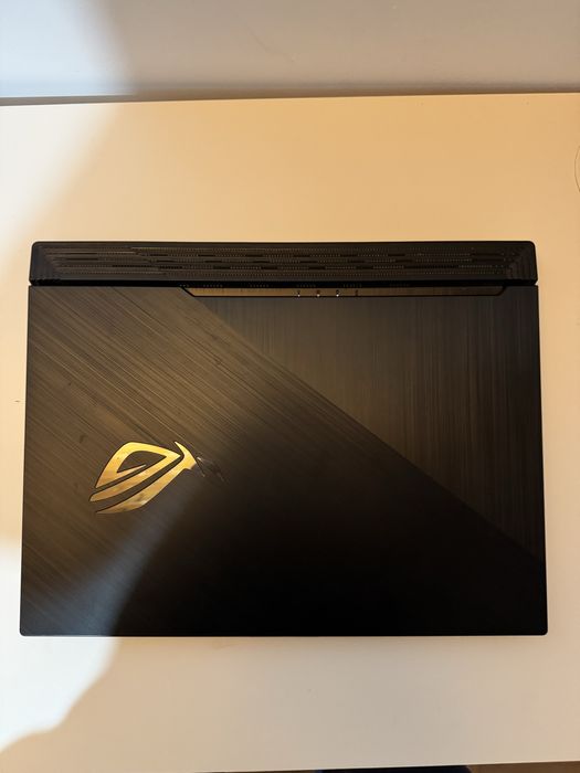 Laptop Asus rog strix g512li