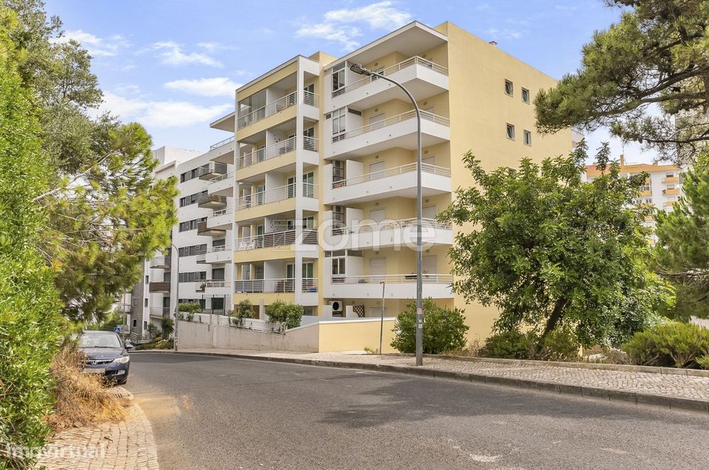T2 Apartment in Monte Estoril with Garage – Near Estoril Beach
