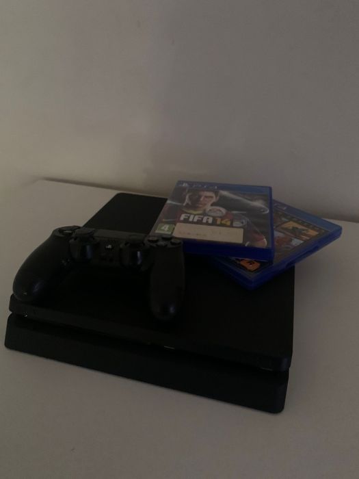 Ps4 + 1 comando + 2 jogos perfeito para si