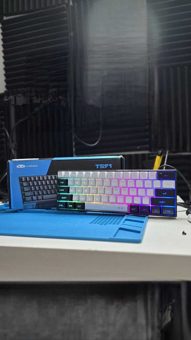Teclado Gaming 60% RGB MageGee TS91 - NOVO