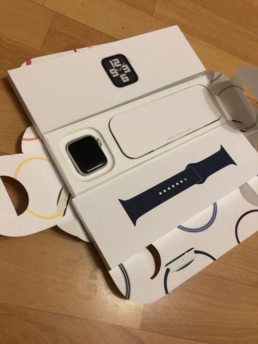 Apple Watch se2  Silver