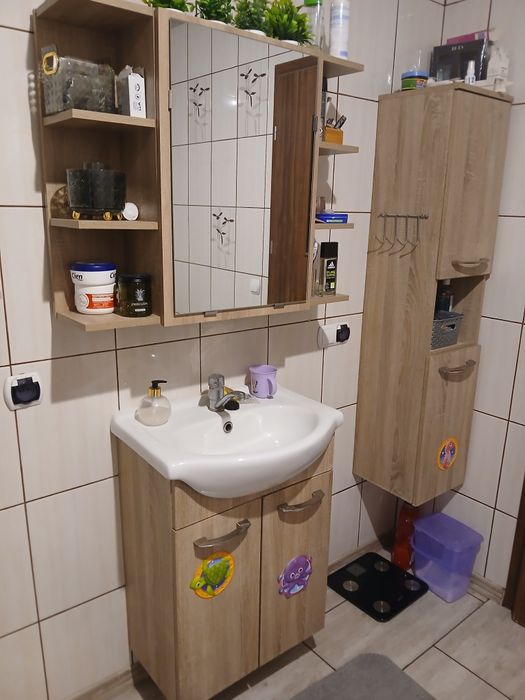 Meble lazienkowe z umywalka
