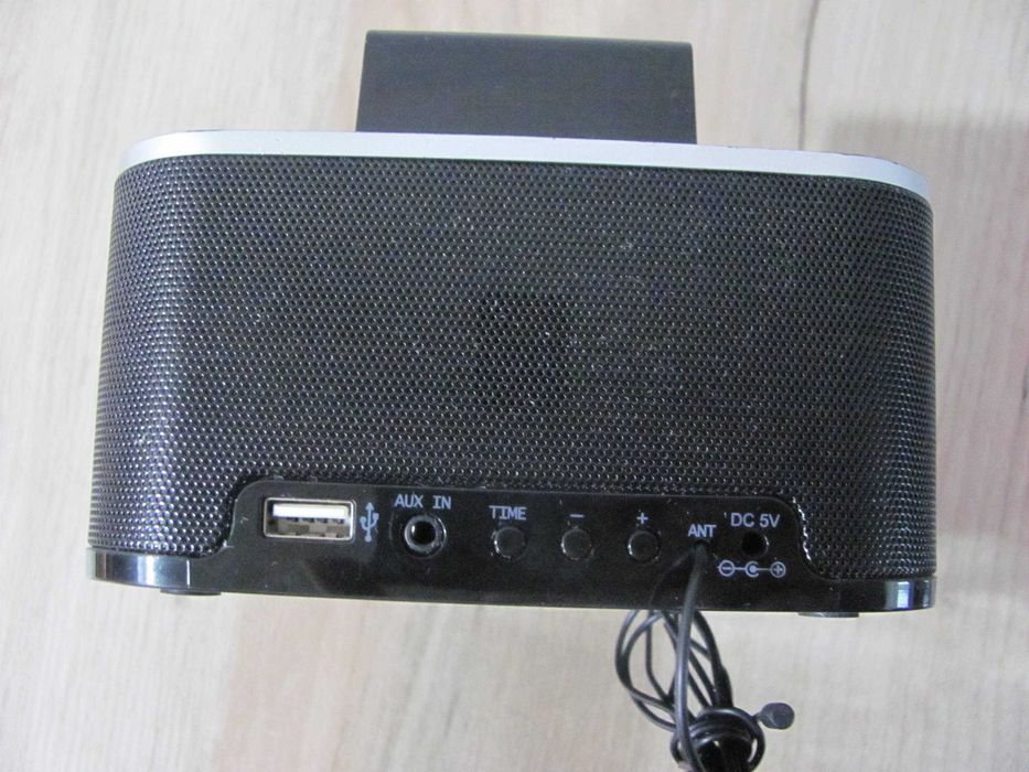 Radio z Budzikiem Bluetooth AUX Ładowanie BAUHN