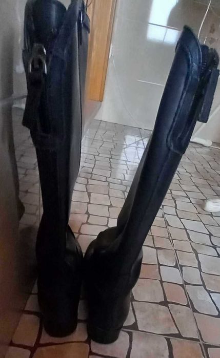 Botas rasas cano alto azul marinho em pele - Tamanho 36