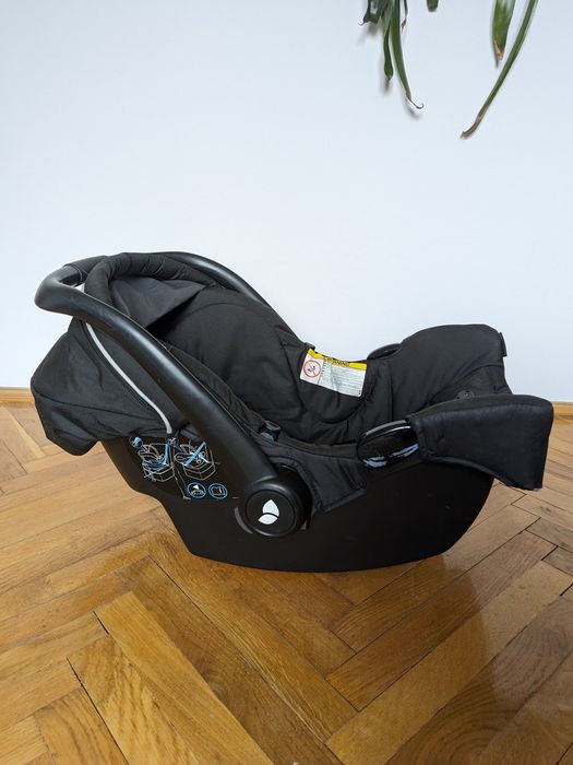 Автокрісло для новонароджених 0+