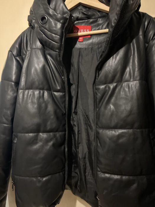 Guess Kurtka puchowa damska Czarna