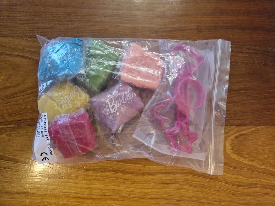 Barbie desfile de moda com massa de modelar