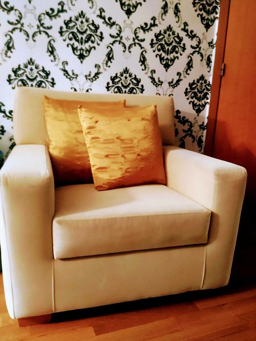 Sofá individual em veludo