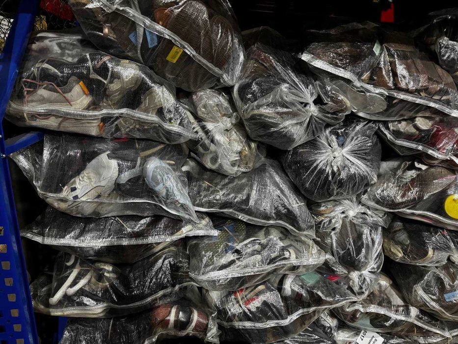 Секонд-хенд взуття з США! Дуже багато кросівок – оптом від 500 кг