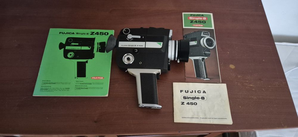 Продам старовинні відеокамеру fujica
