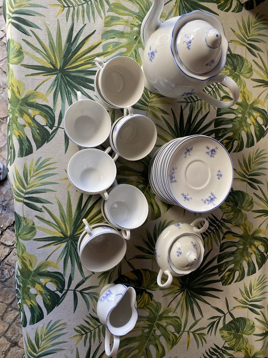 Vendo servico de Cha/Cafe marca VA.