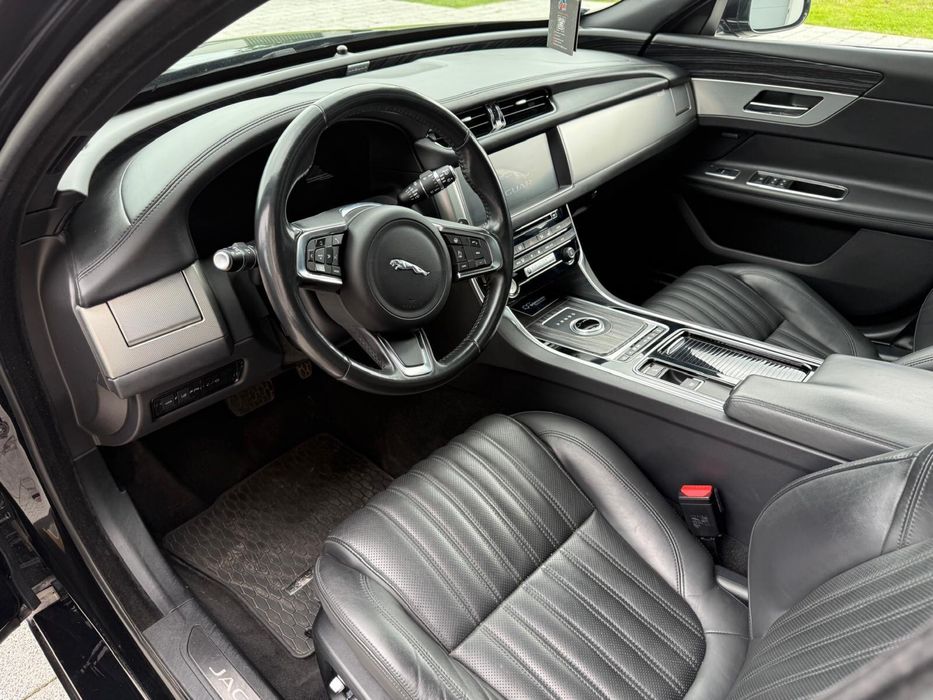 Jaguar xf 240 km lited edition !