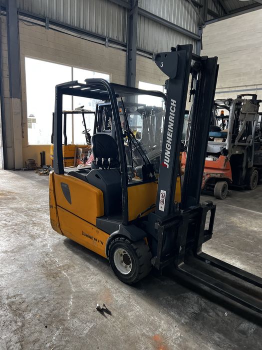 Empilhador Eletrico  1600kg