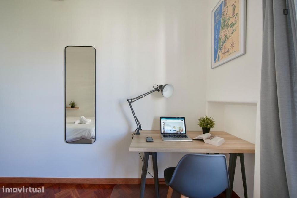 Quarto - localizado em São Sebastião Lisbon