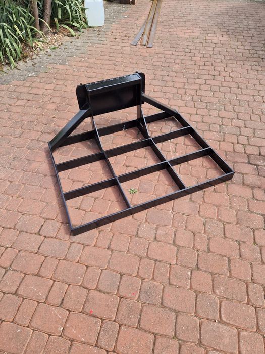 Niwelator, krata niwelacyjna, równiarka, Avant MultiOne