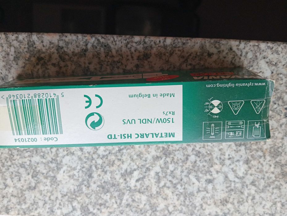 Projetor com lâmpada de iodetos metálicos