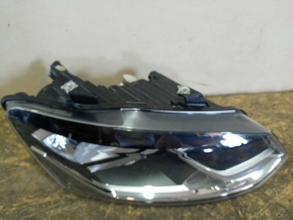 VW Volkswagen Polo 5 V 6C lampa przód przednia prawa oryginał EU