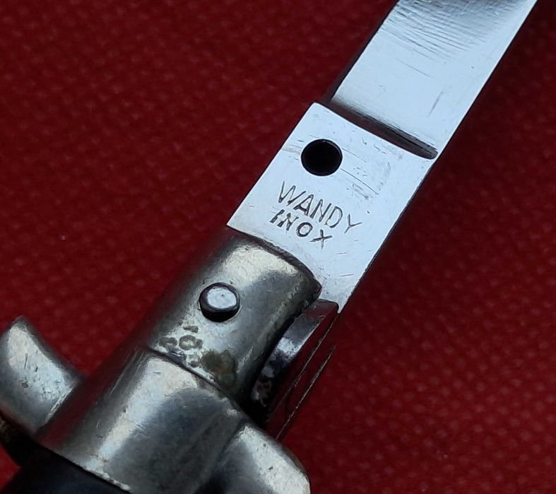 Stary ciekawy noz sprężynowy