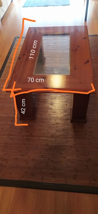 Mesa de centro com tampo de vidro