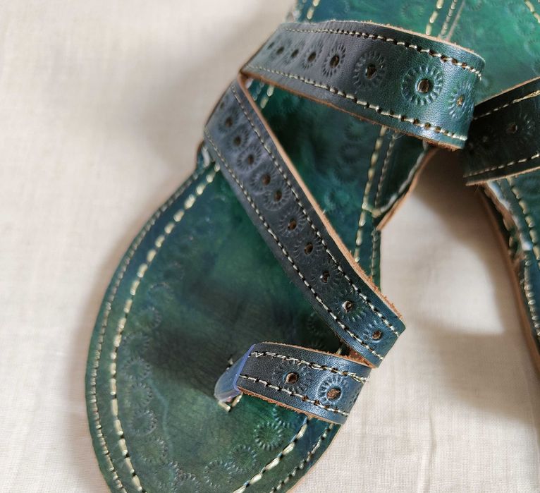 KOHGR2 Skórzane japonki kohalpuri 40 zielone orientalne boho hippie