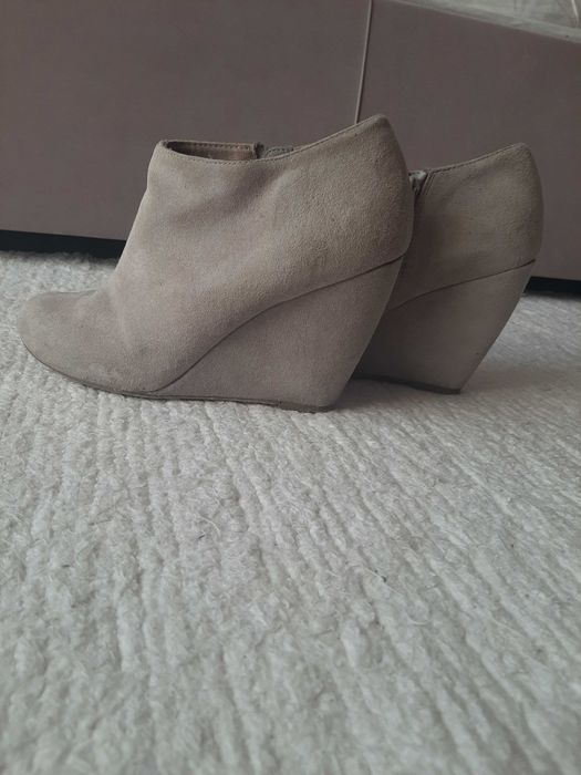 Zamszowe botki Reserved, 38