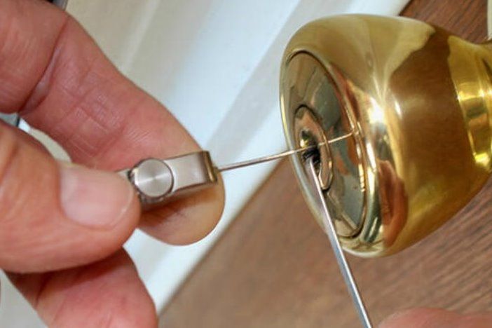 Аварійне відкривання дверей. Ремонт замка. Заміна серцевини