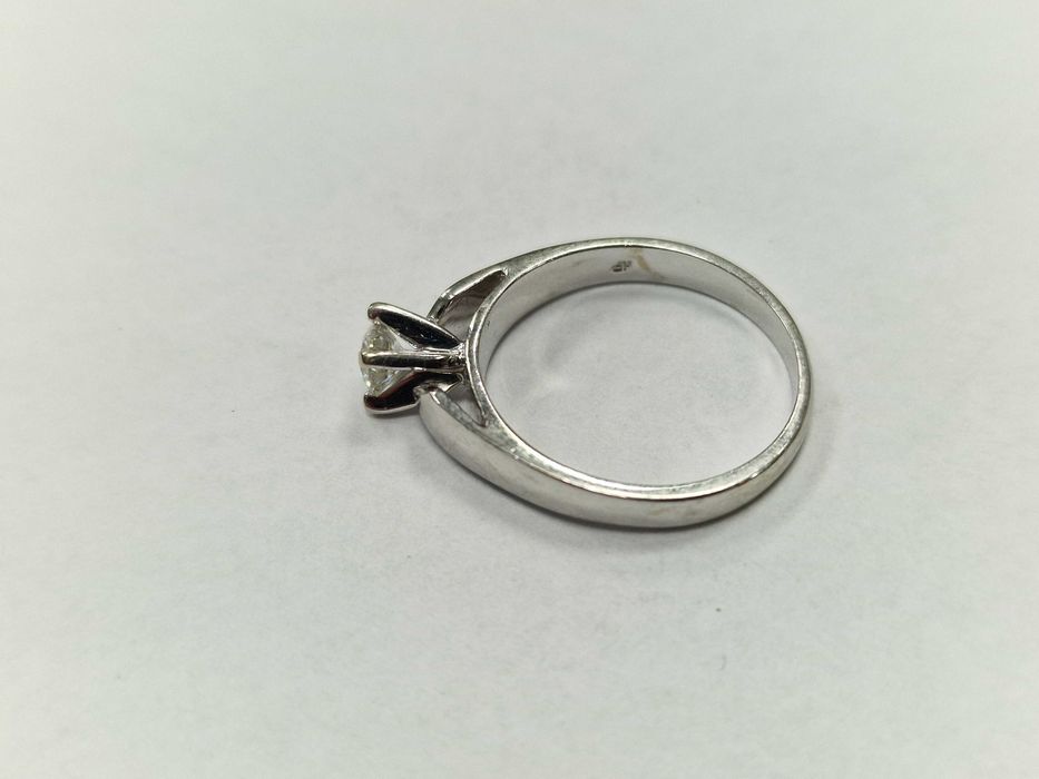 Złoty pierścionek/ 585/ 3.37 gram/ R14/ Białe złoto/ DIA 0.25 CT