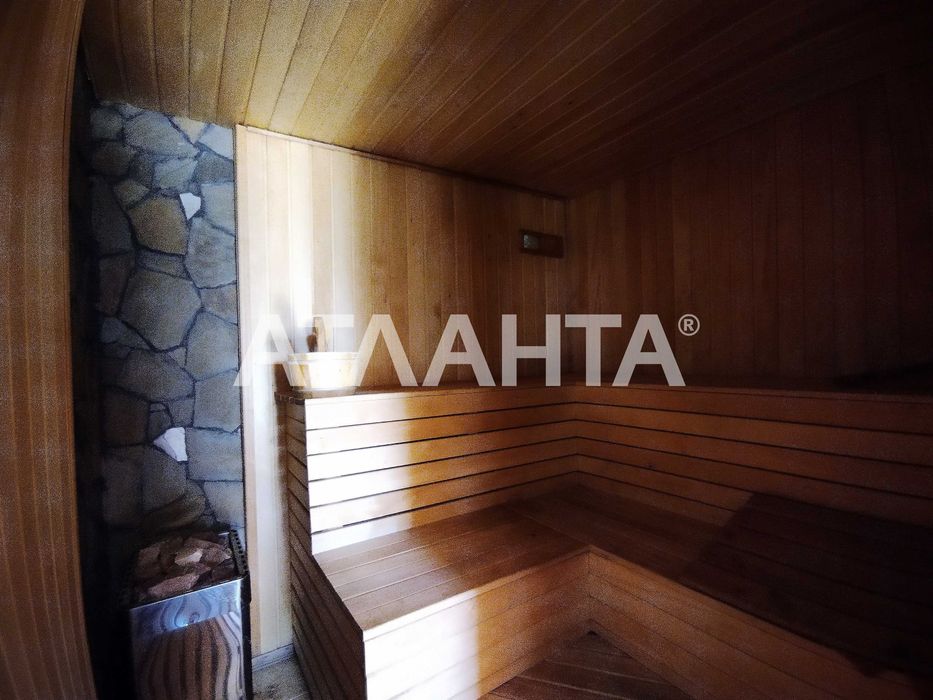 Будинок з басейном біля моря на 7 сотках