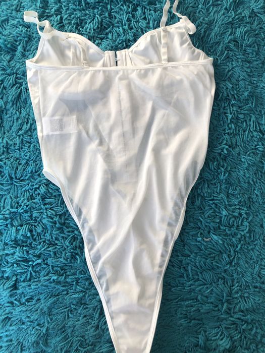 Bialy bielizniane body wyszczuplajace w bardzo dobrym stanie