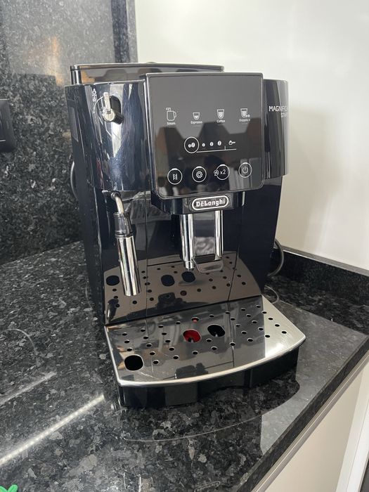 Máquina de café DeLonghi MAGNIFICA START