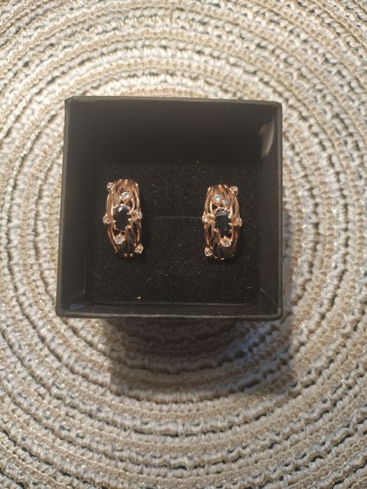 Продам золотые серьги