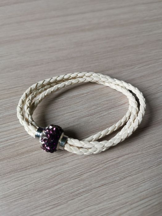 Pleciona bransoletka z magnetycznym zapięcie i fioletowymi kryształki