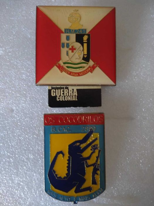 Crachás Militares Antigos.