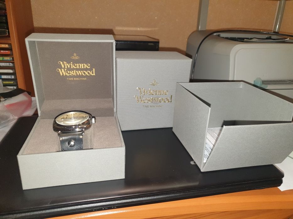Продам часы Vivienne Westwood