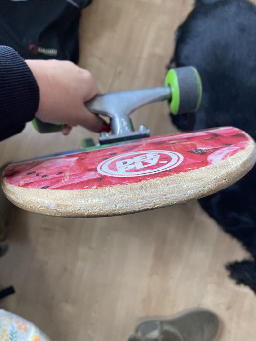 Skate Em bom estado Marca Deeply