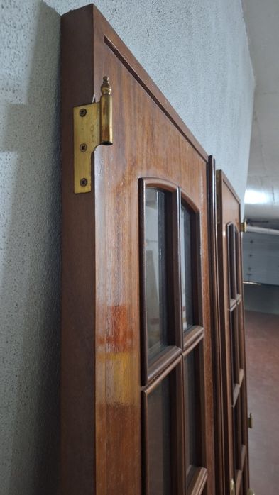 Portas de madeira com vidros