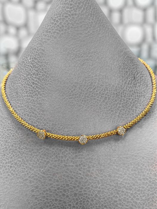 Colar em prata dourada com pedras