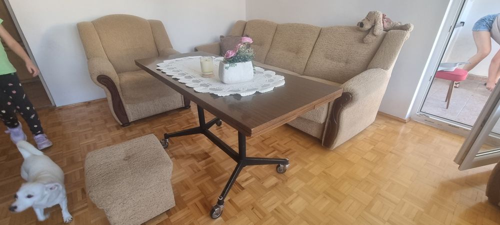 Stół rozkładany i regulowany na wysokość