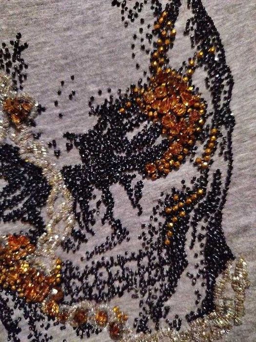 Серая футболка с черепом вышивка Alexander McQueen