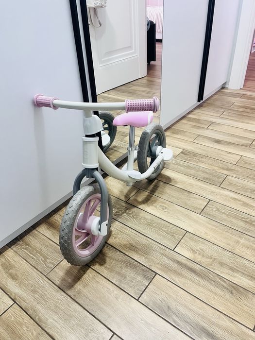 Дитячий біговел для дівчинки