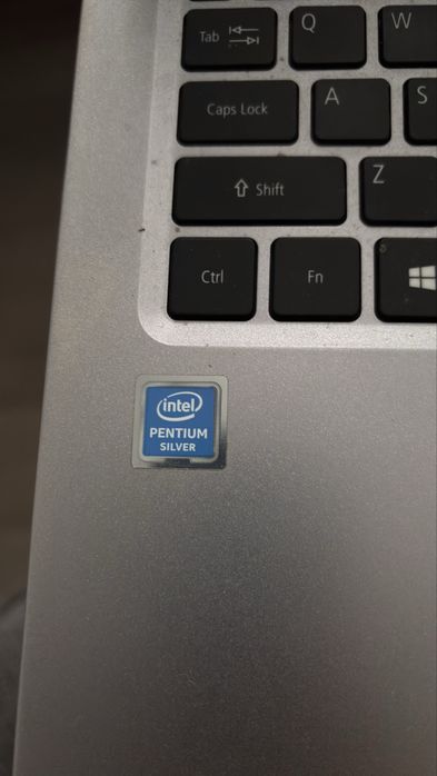 Sprzedam laptop acer swift1