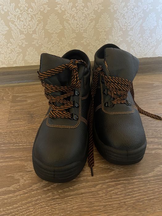 Строительные ботинки