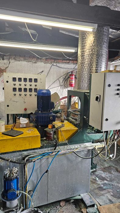 Maszyna zalewająco knotująca