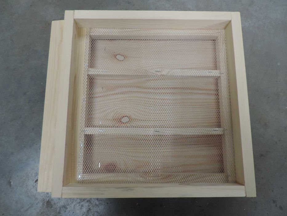 Dennica drewniana higieniczna wielkopolska, ule, pszczoły