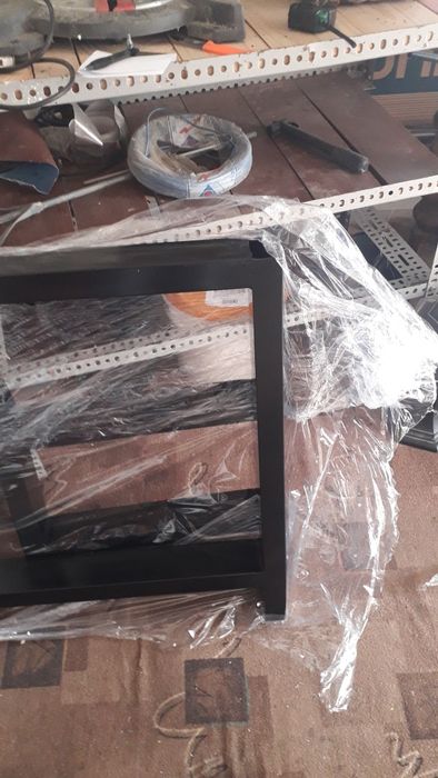 Kpl nóg stolik i ławek metalowe