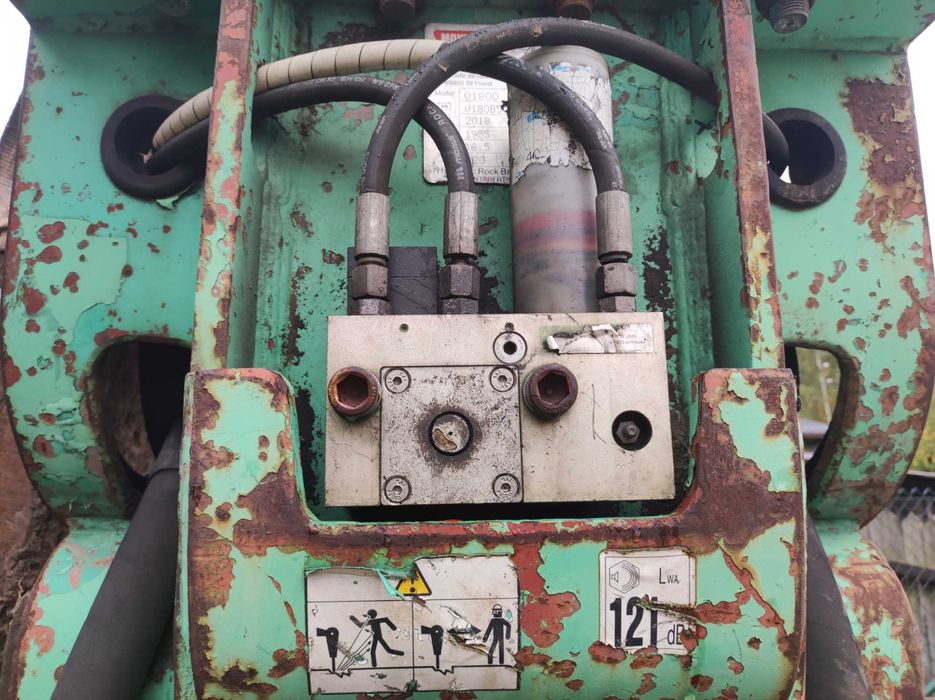 Młot hydrauliczny wyburzeniowy Montabert V1800 - 2018 rok