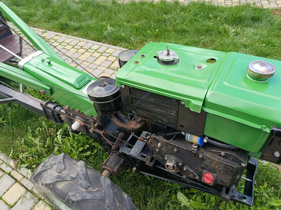 Мотоблок Зубр 8к.с з причепом, фрезою та плужком