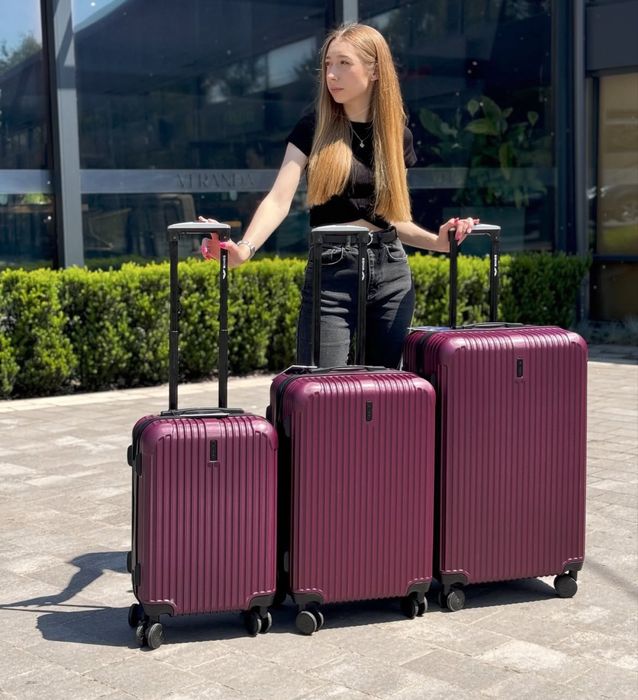 Чемодан вализа 4 колесны Цвета на выбор Валіза дорожная