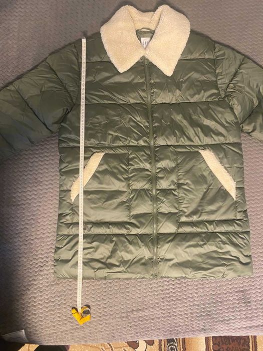 Зимова жіноча куртка